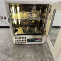 New Brunswick Innova 4230 Refrigerated Incubator Shaker image 3